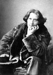 Oscar Wilde dans son manteau préféré, 1882